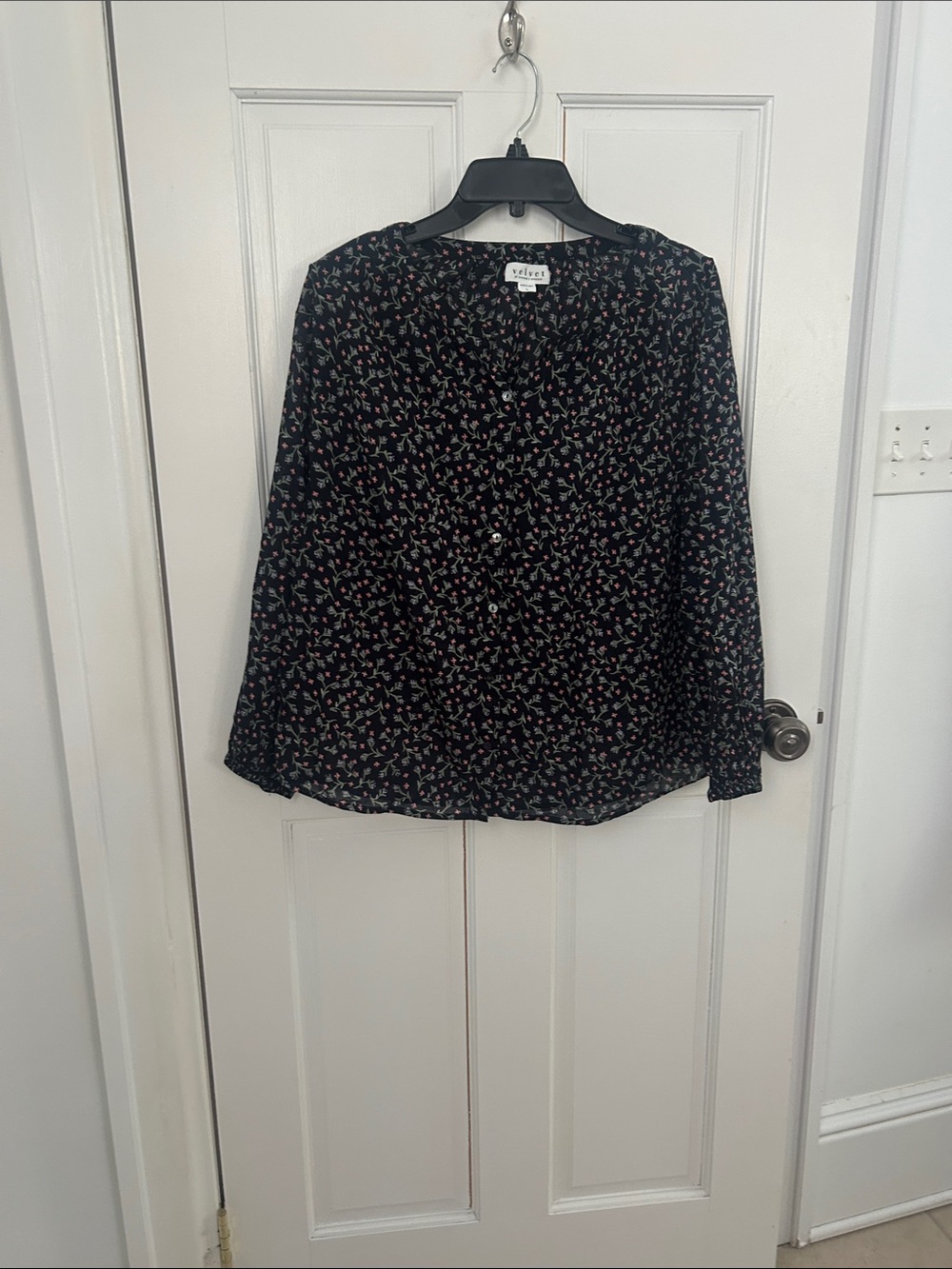 Velvet by Graham & Spencer Black Floral Button-Front Blouse